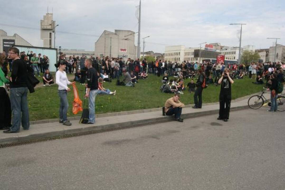 Po eitynių - riaušės. P.Gražulis ir K.Uoka išvesdinti jėga