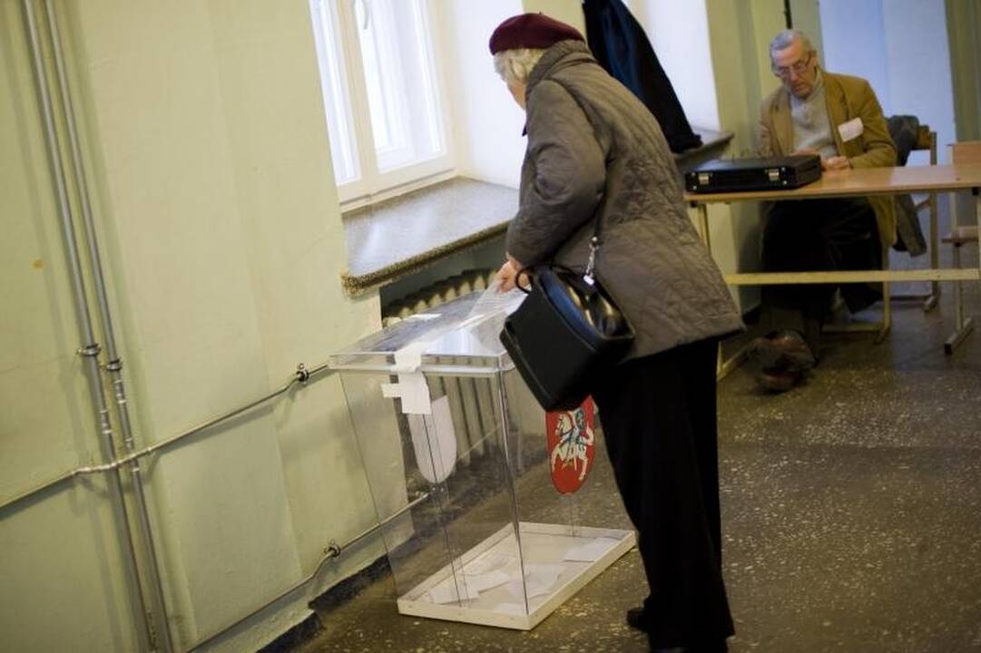 Kauniečiai balsuoti pradėjo anksti, bet vangiai