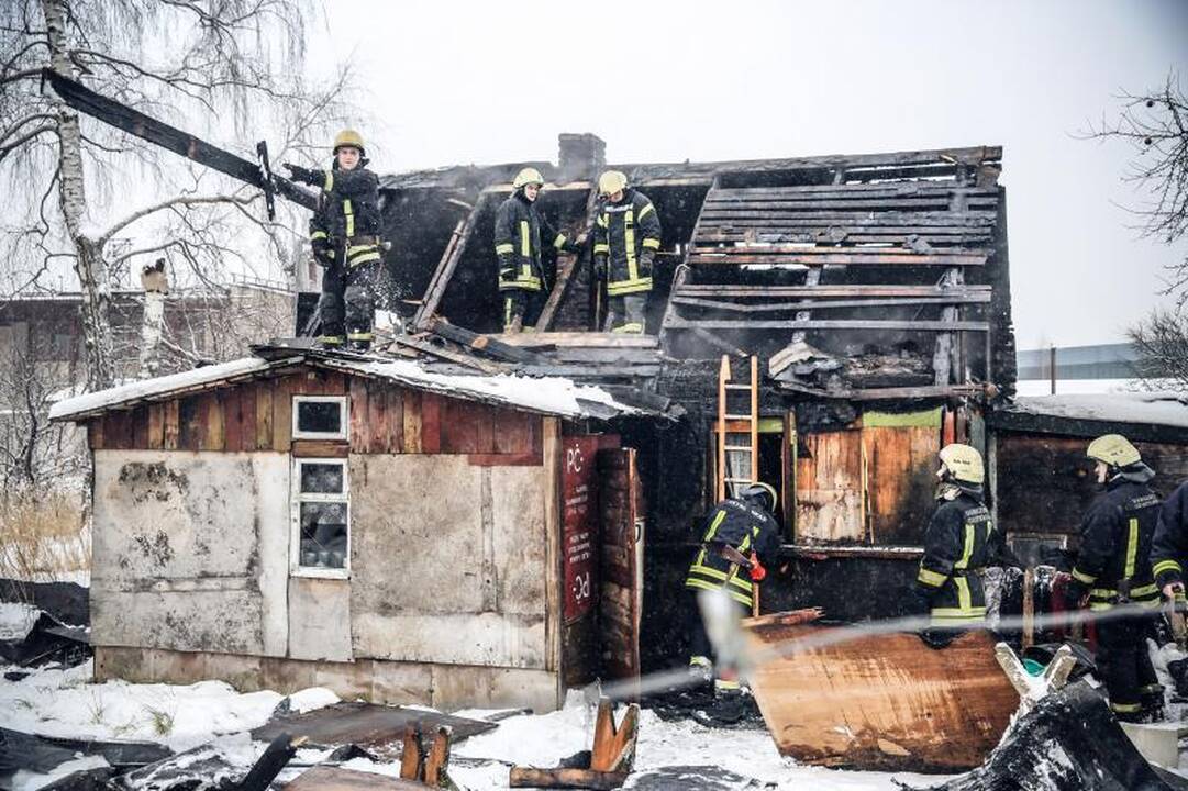 Per gaisrą Palemono gatvėje išgelbėti trys žmonės