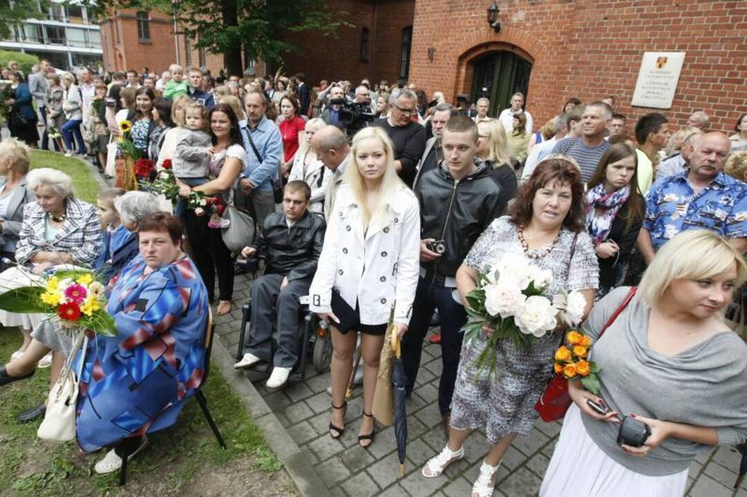 Klaipėdos universitetą papuošė nauja skulptūra