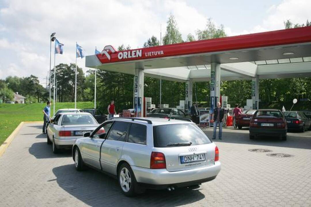 Automobilininkai pyktį vėl išliejo ant "Orlen Lietuva" degalinių