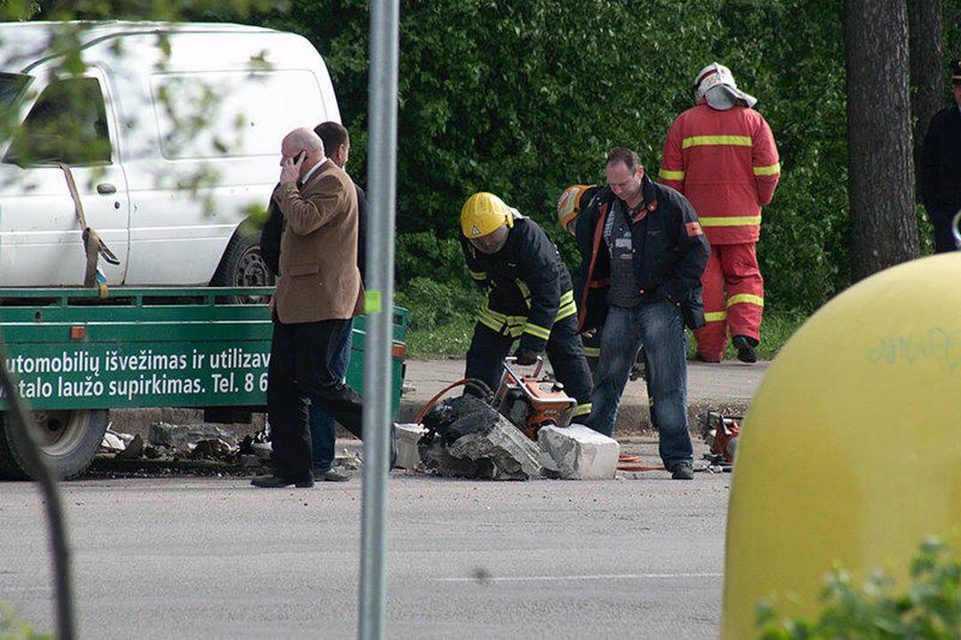 Išminuotojai ir gelbėtojai išardė furgone sumūrytą sarkofagą (papildyta)