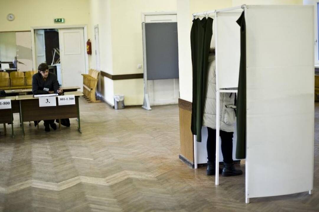 Kauniečiai balsuoti pradėjo anksti, bet vangiai