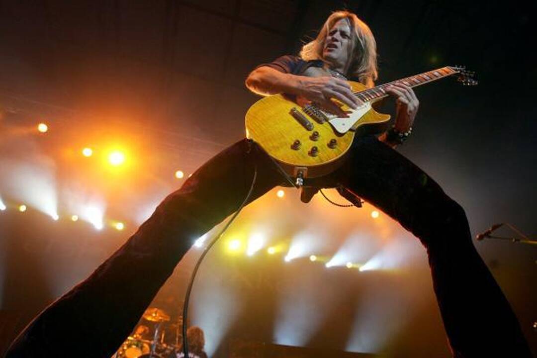 „Whitesnake“ sujungė kartas