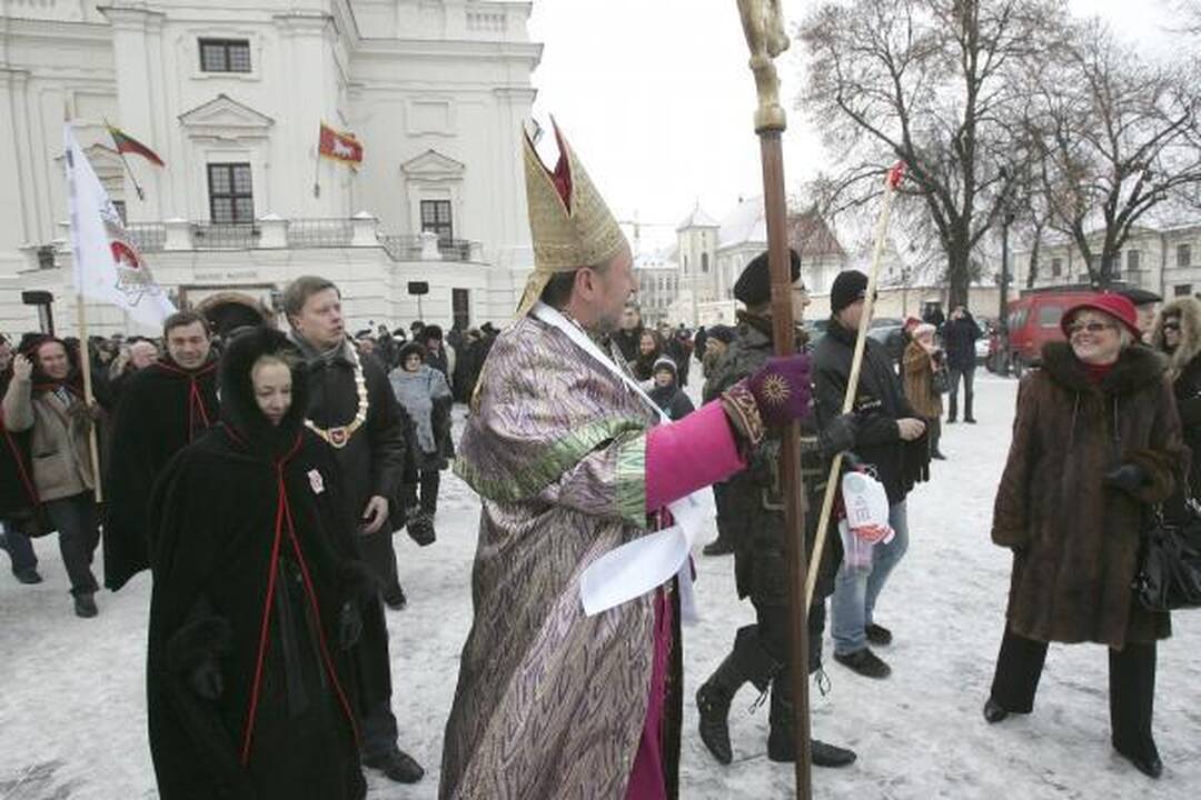 Kitąmet eglę žiebsime per Šv. Mikalojų?
