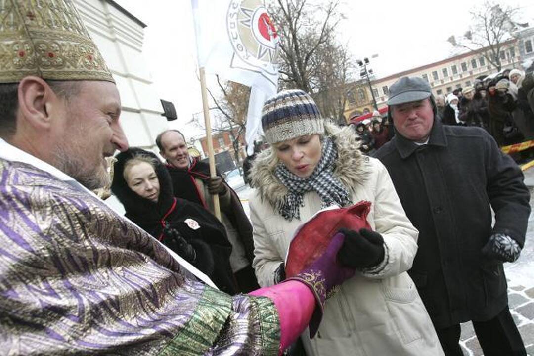 Kitąmet eglę žiebsime per Šv. Mikalojų?