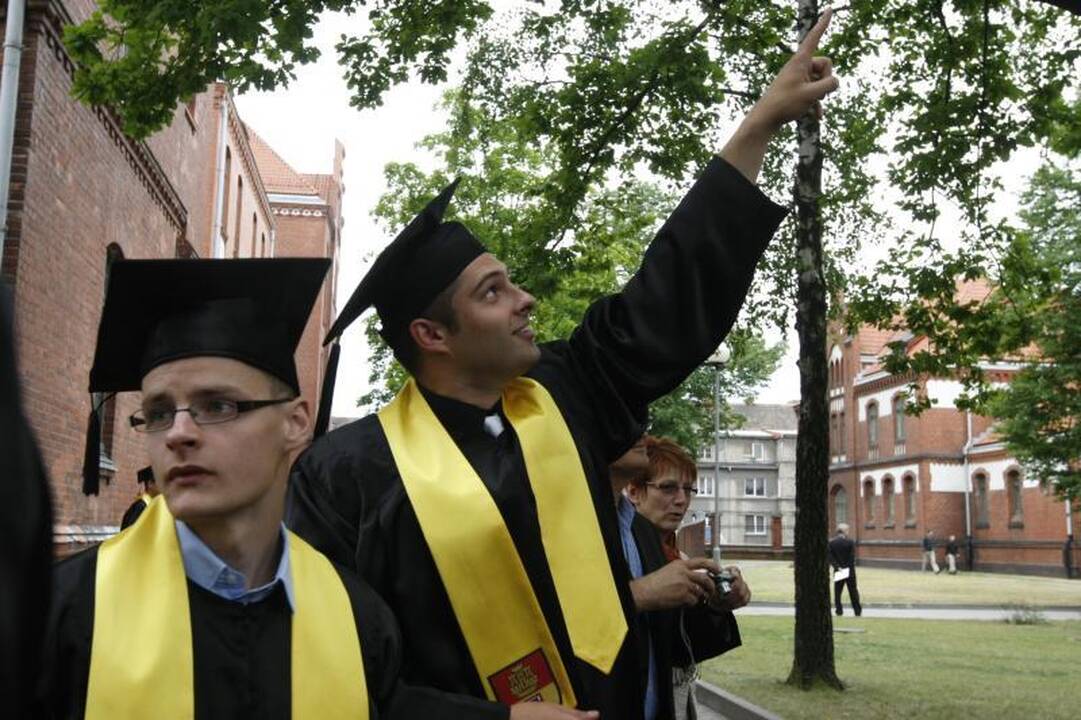 Klaipėdos universitetą papuošė nauja skulptūra