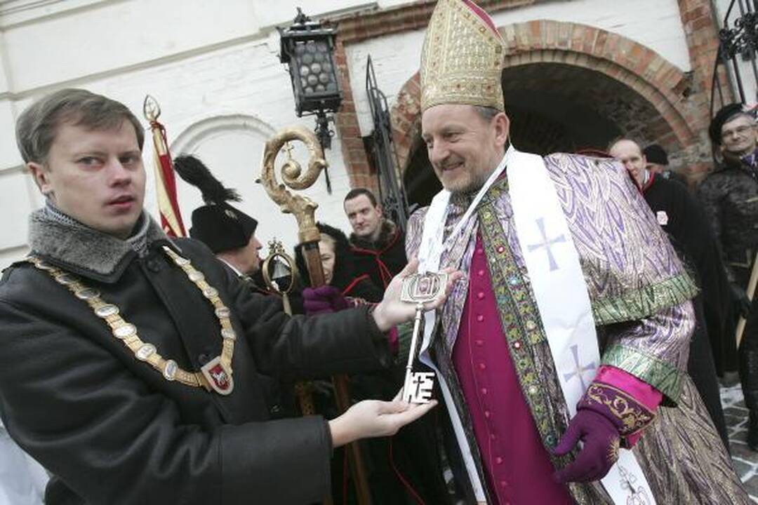 Kitąmet eglę žiebsime per Šv. Mikalojų?
