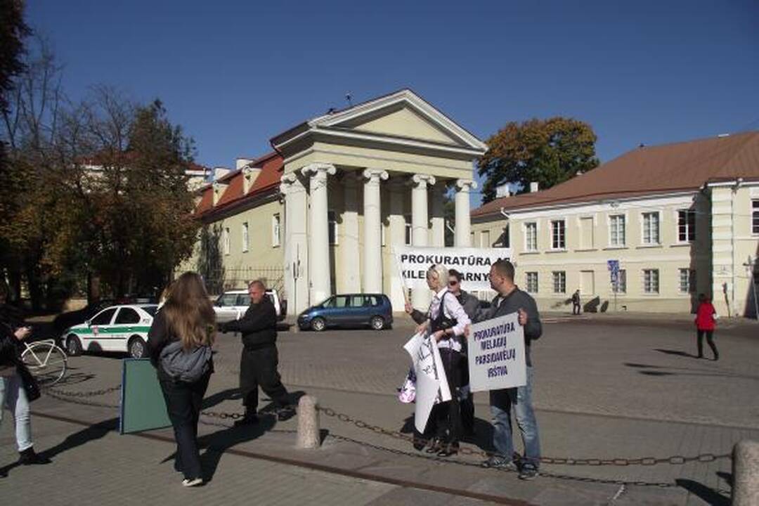 Teisėjus prie prezidentūros pasitiko D.Kedžio šalininkai