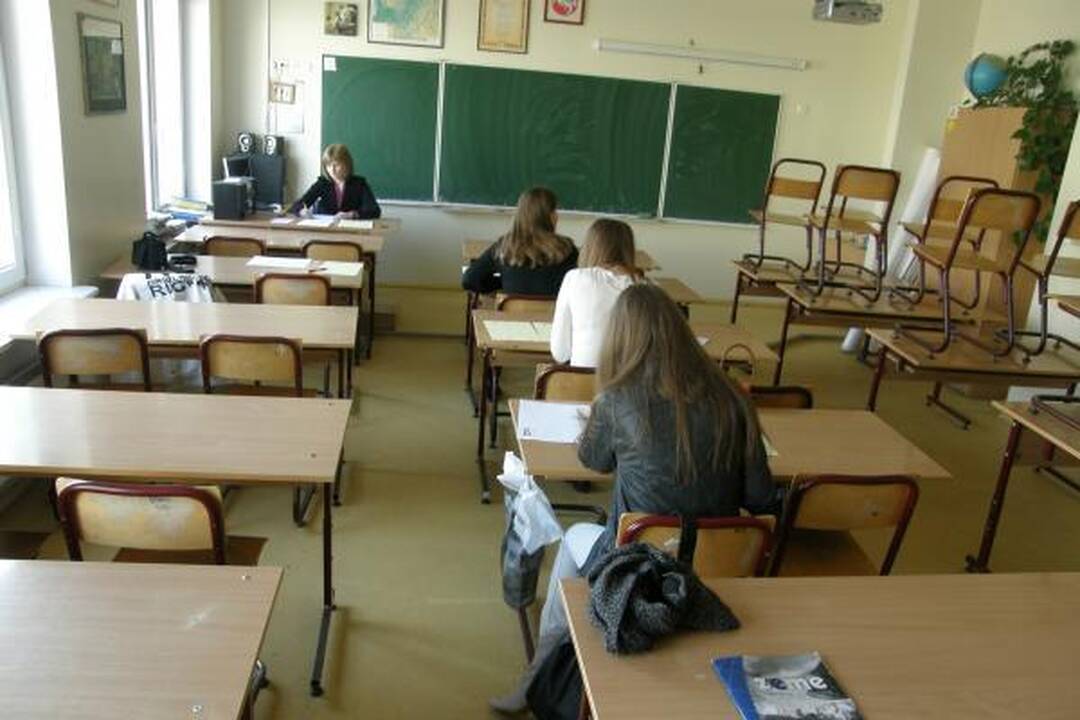 Nacionalinis diktantas Pilaitėje: trys merginos ir mokytoja (papildyta)