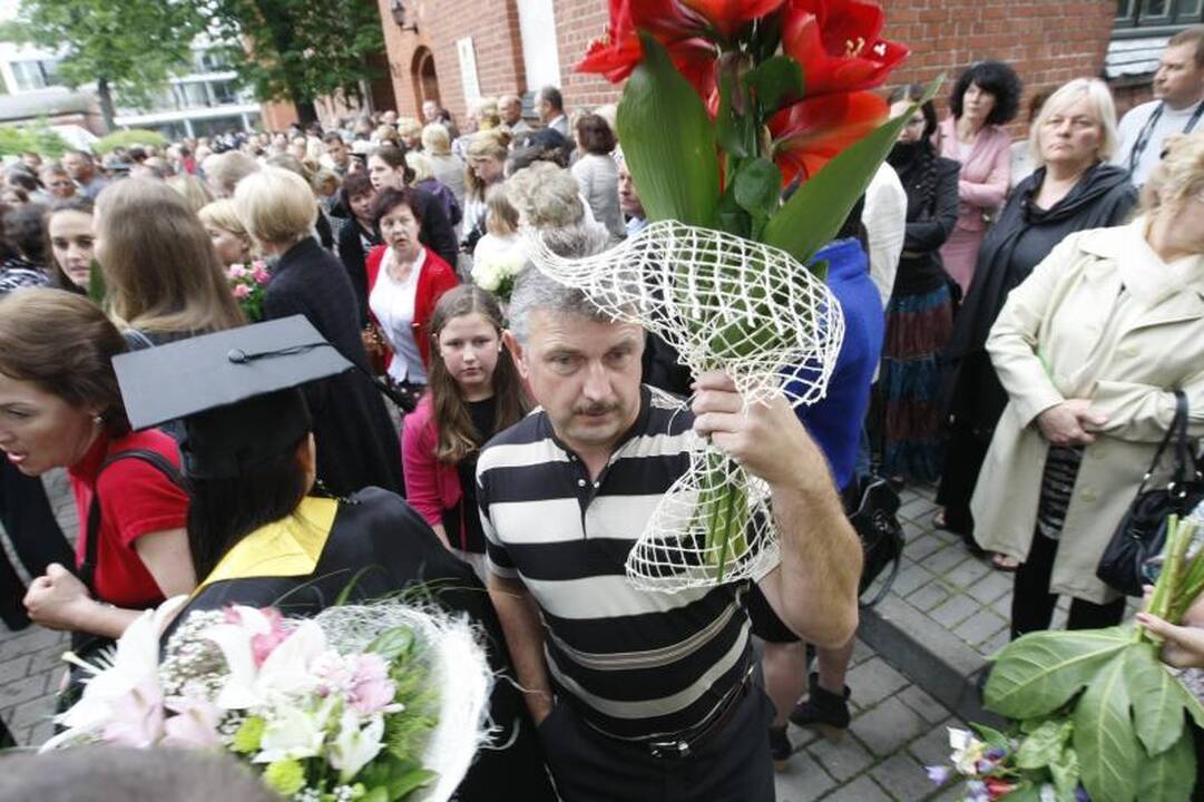 Klaipėdos universitetą papuošė nauja skulptūra