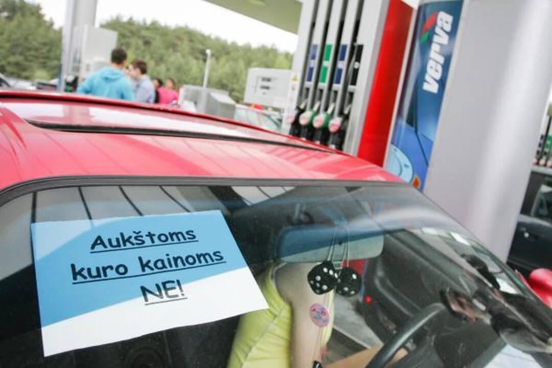 Automobilininkai pyktį vėl išliejo ant "Orlen Lietuva" degalinių
