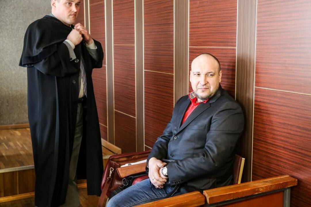 Buvęs Dž. Butkutės mylimasis neigia ją šantažavęs