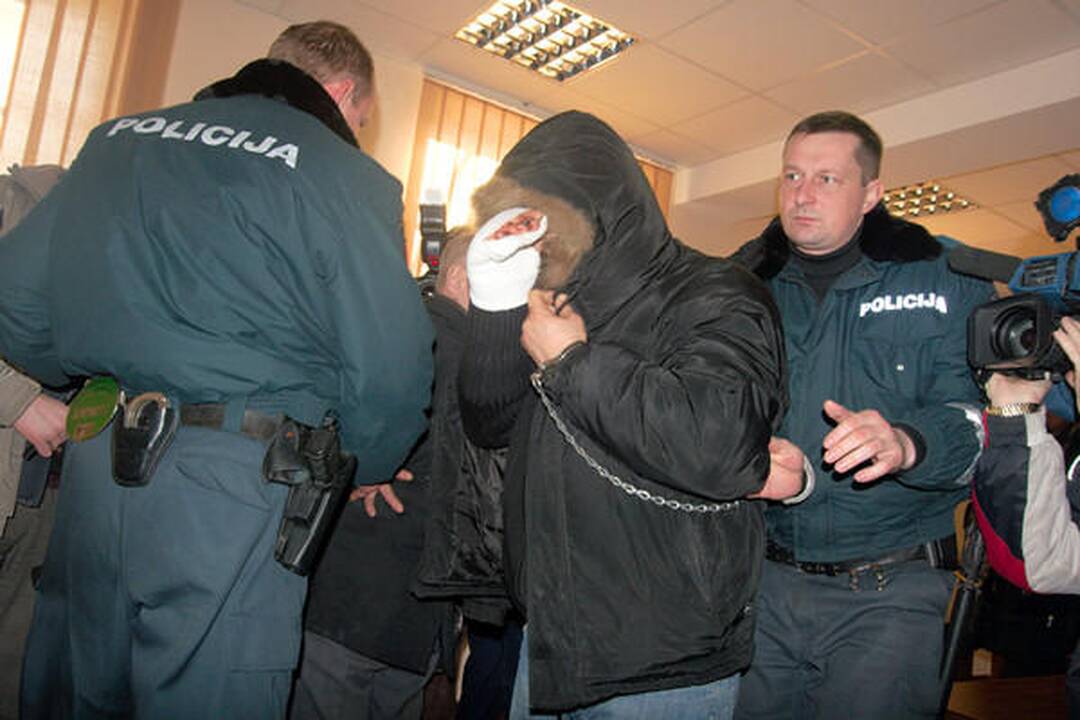 Girtas avariją sukėlęs policininkas suimtas 15 parų (papildyta)