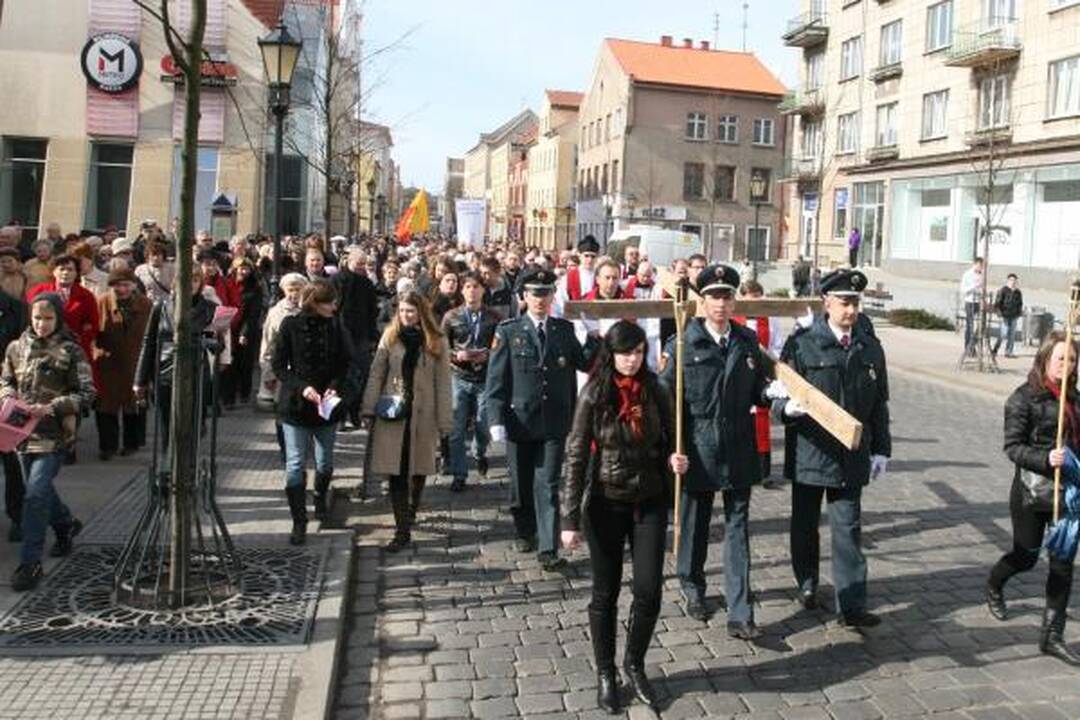 Kristaus kryžiaus kelią ėjo šimtai klaipėdiečių