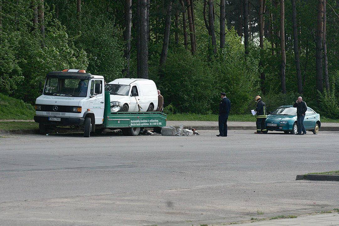 Išminuotojai ir gelbėtojai išardė furgone sumūrytą sarkofagą (papildyta)