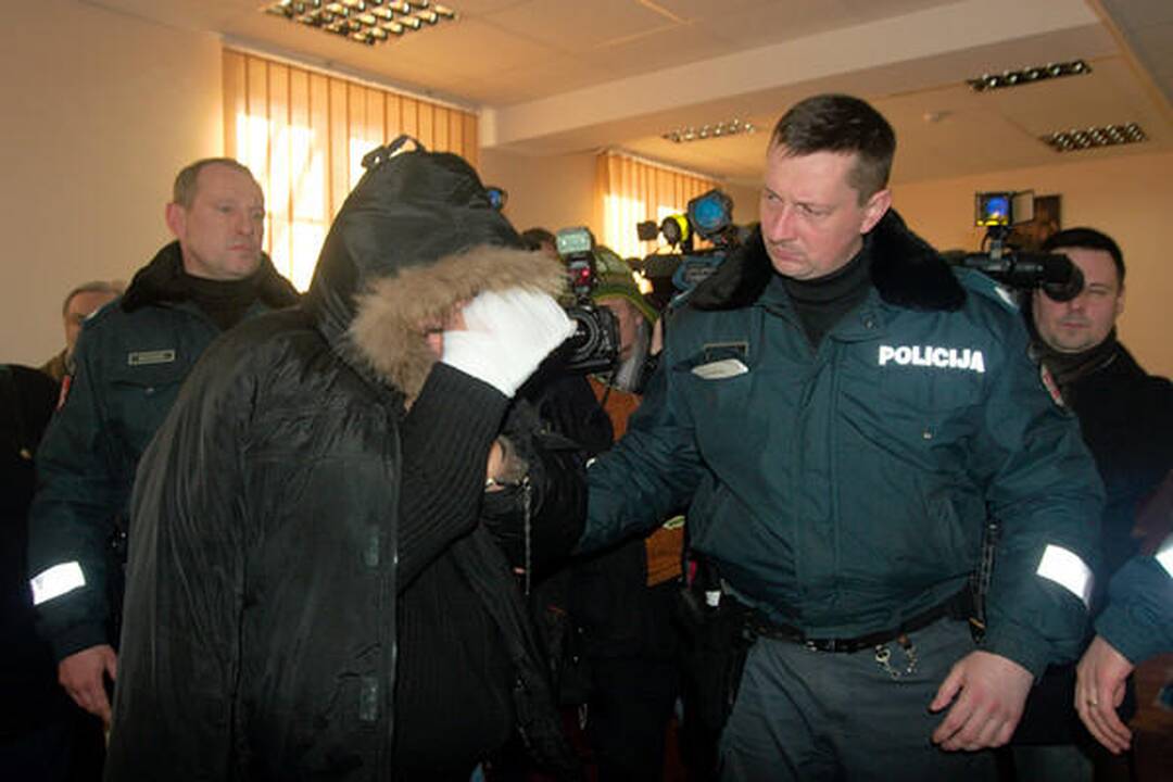 Girtas avariją sukėlęs policininkas suimtas 15 parų (papildyta)
