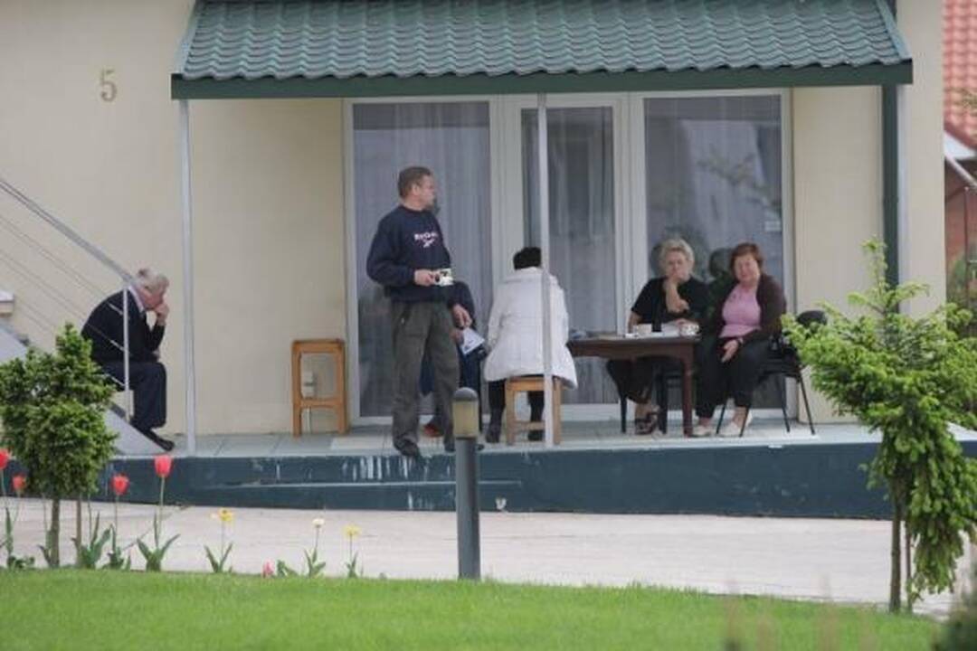Dėl D.Kedžio dukros perdavimo antstolis paprašė vaiko teisių gynėjų pagalbos