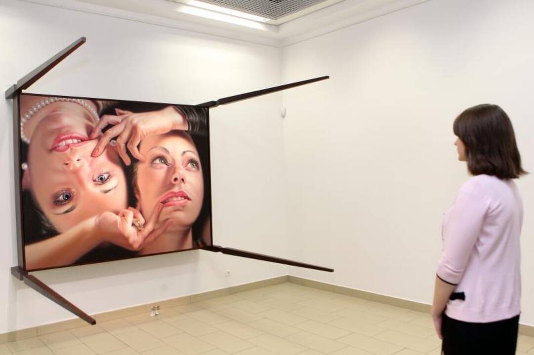 R.Bartkaus darbų vyras nepamatė, nes galerijos darbuotojas pramigo?