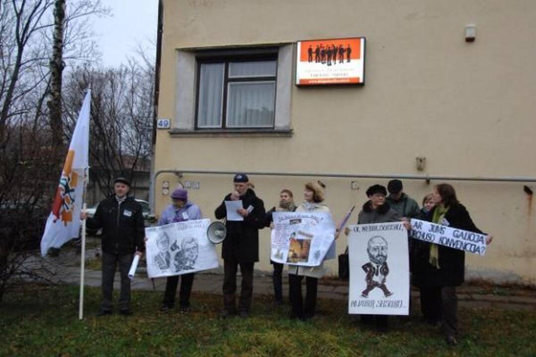 Šiukšlių deginimas: piketuotojai reikalavo politikų atstatydinimo 