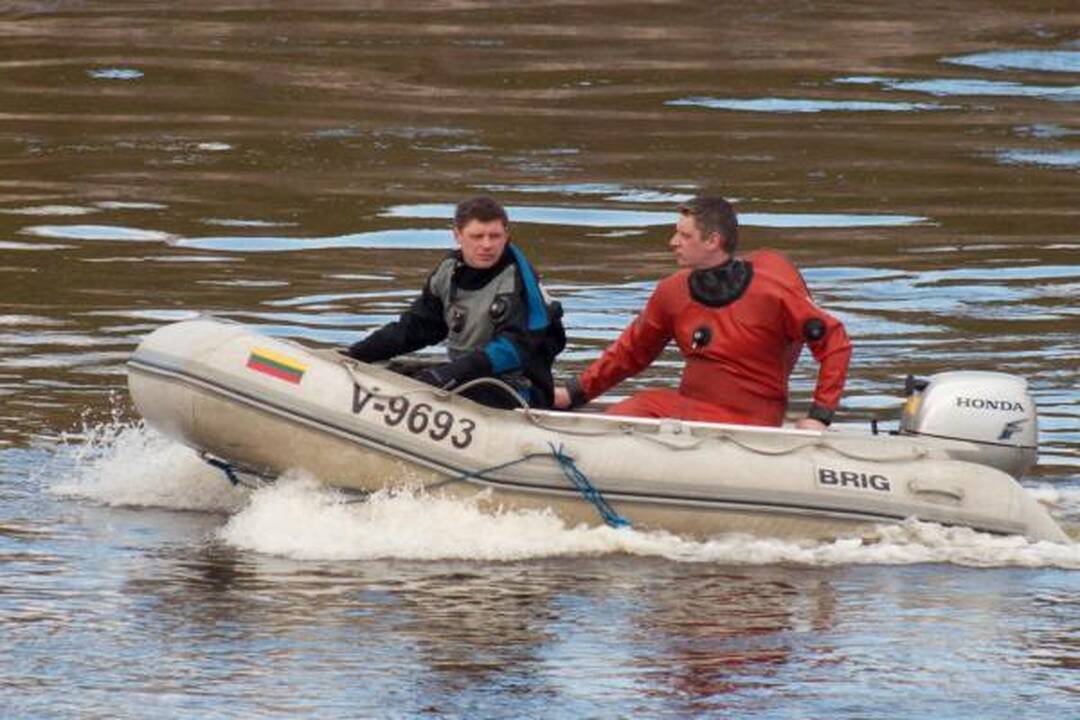 Nuo Baltojo tilto Vilniuje nušoko vyras (papildyta)