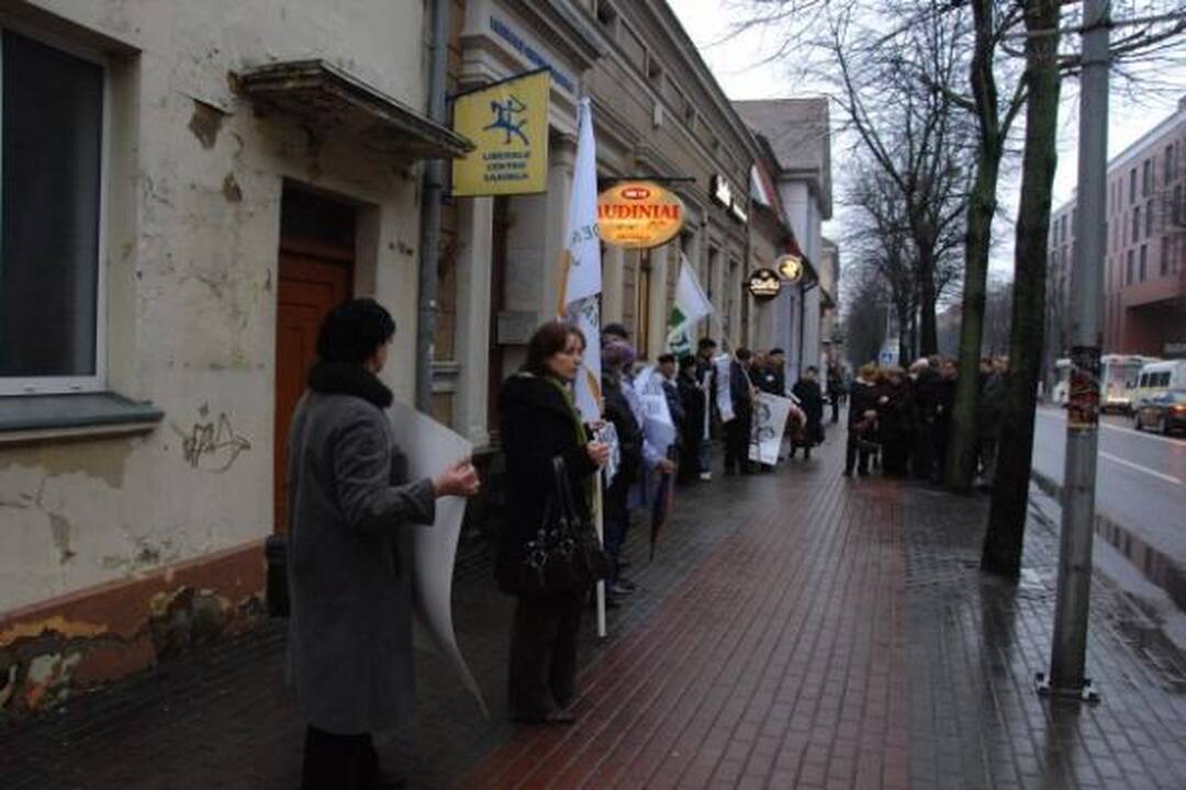 Šiukšlių deginimas: piketuotojai reikalavo politikų atstatydinimo 