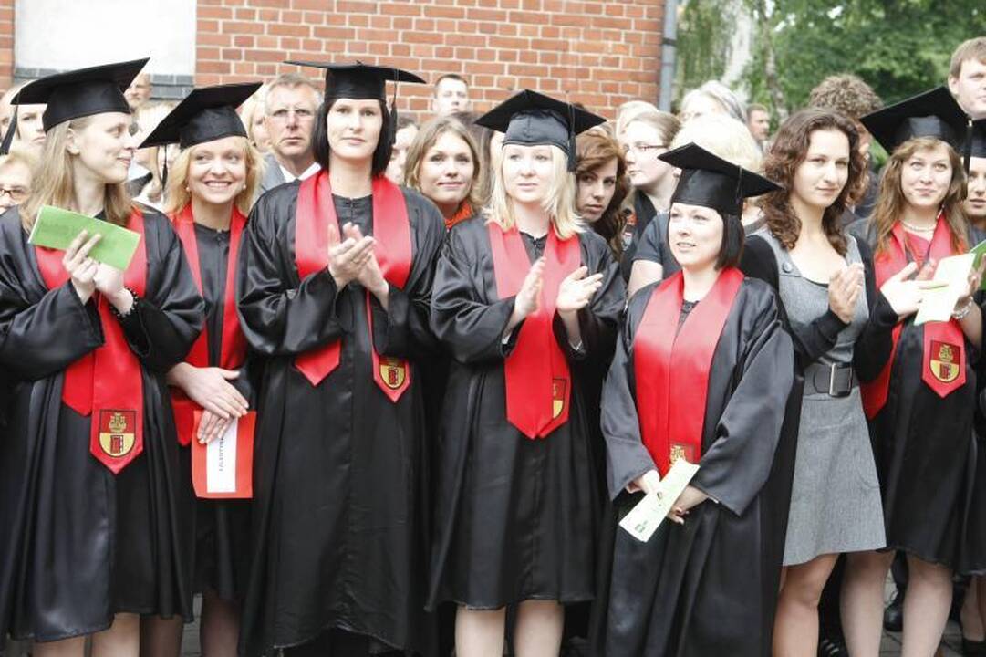 Klaipėdos universitetą papuošė nauja skulptūra
