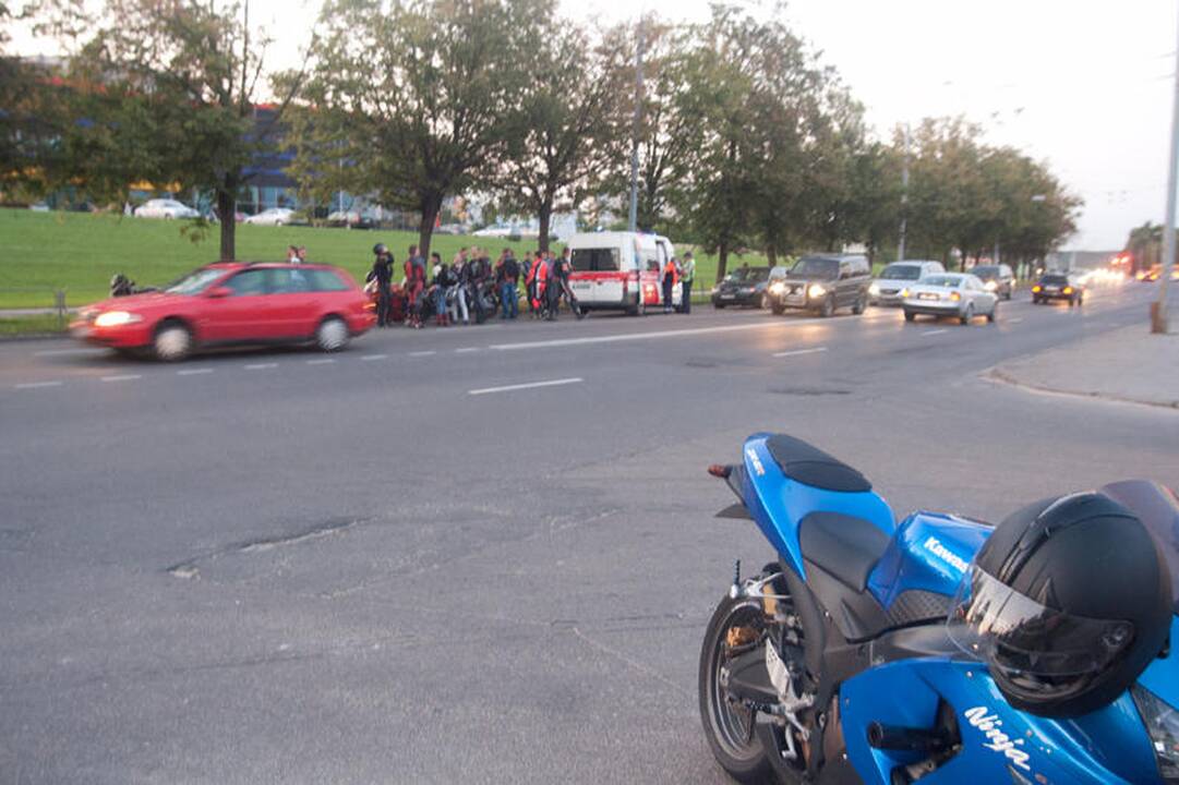 Vilniuje parblokštas kolonoje važiavęs motociklininkas