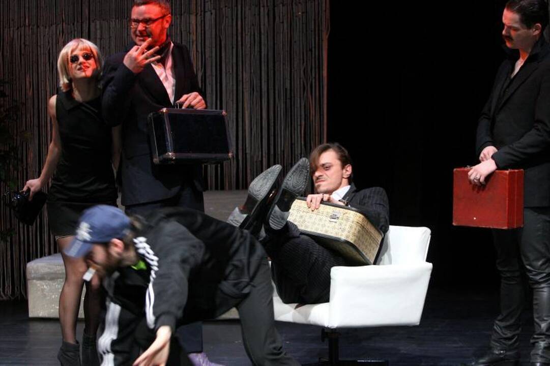 Spektaklis „Plėšikai“ – su šiuolaikinio trilerio prieskoniais