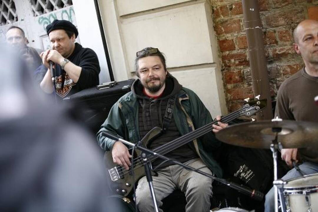 Žymaus menininko darbai iš filmo „Nelauktas smūgis“ persikels į meno galerijas