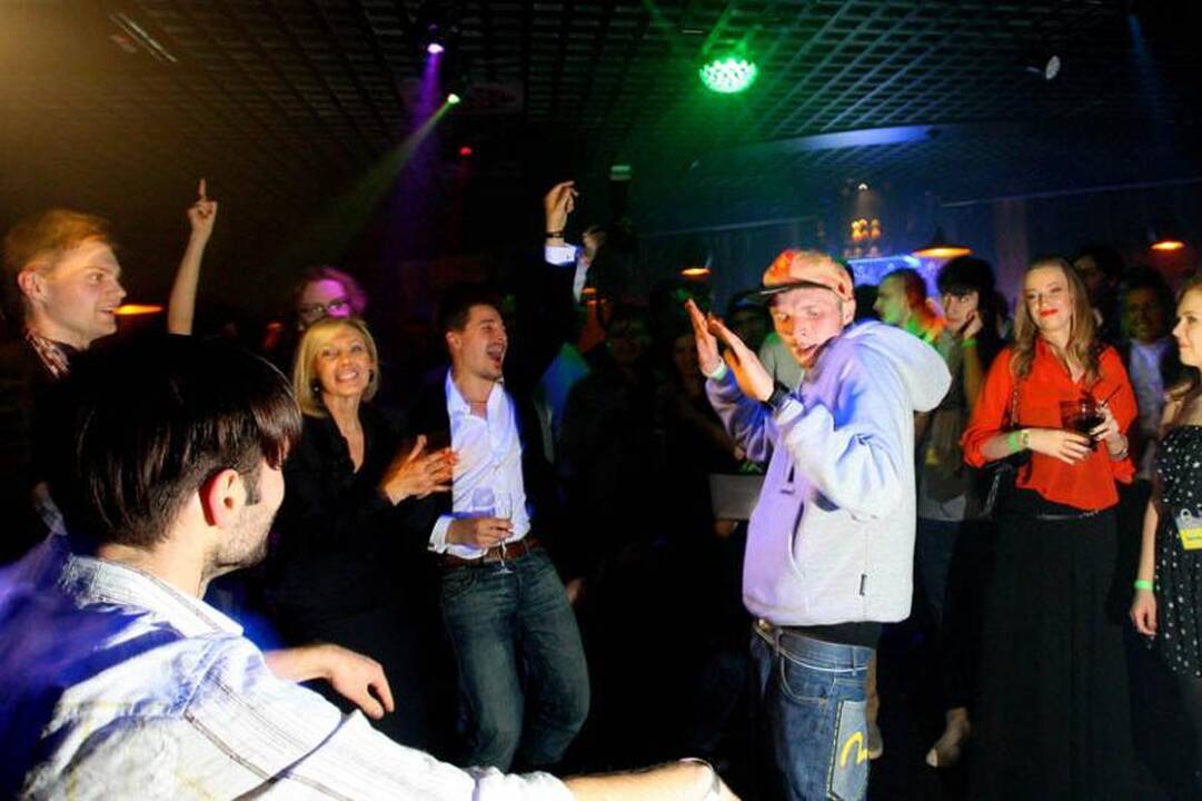 Muzikos šou vainikavo iki paryčių užsitęsęs vakarėlis