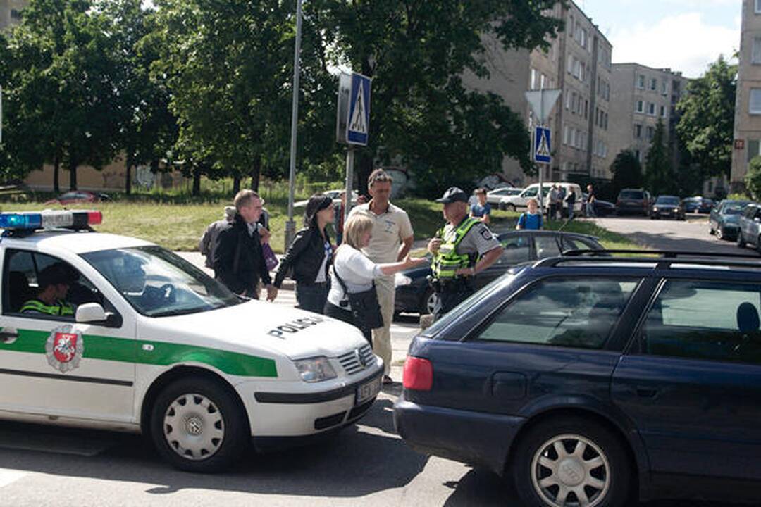 Pėsčiųjų perėjoje partrenkęs žmogų taksistas apsiverkė
