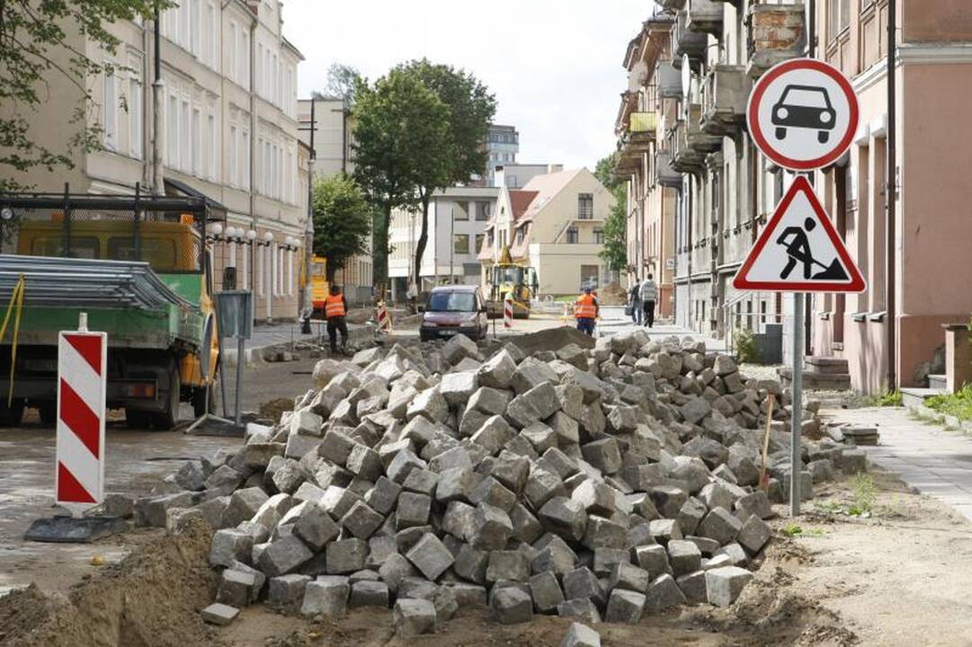 Pradėtas kloti J.Janonio gatvės grindinys
