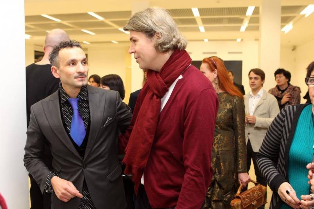 R.Bartkaus darbų vyras nepamatė, nes galerijos darbuotojas pramigo?