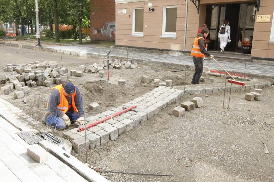 Pradėtas kloti J.Janonio gatvės grindinys