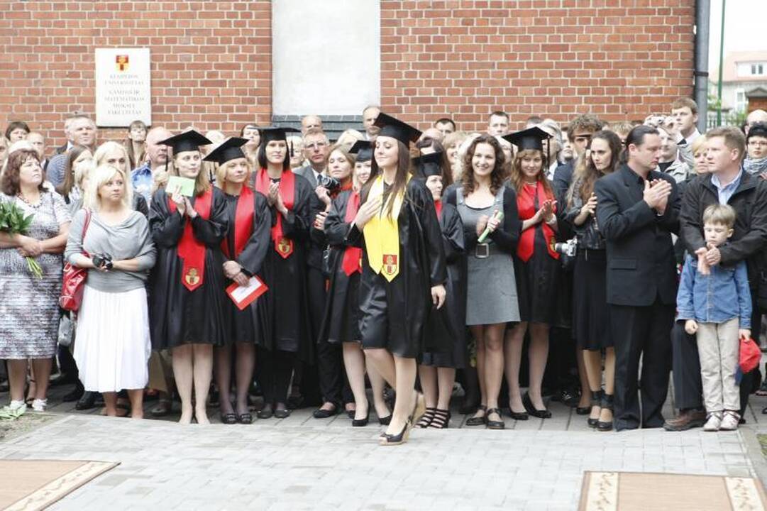 Klaipėdos universitetą papuošė nauja skulptūra