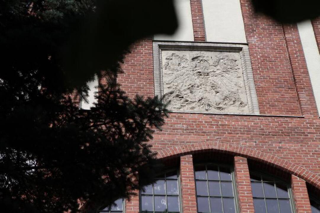 KU Pedagogikos fakulteto mūrą papuošė restauratorių radiniai