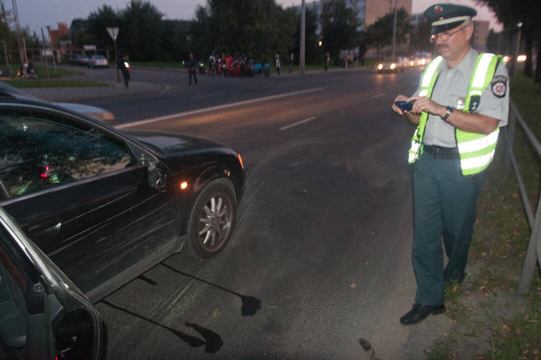 Vilniuje parblokštas kolonoje važiavęs motociklininkas