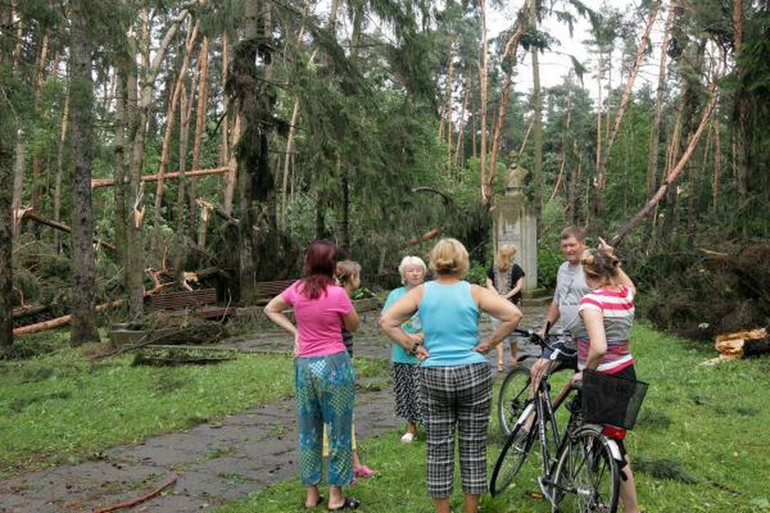 Sekmadienio naktį miestą nusiaubė audra (papildyta)