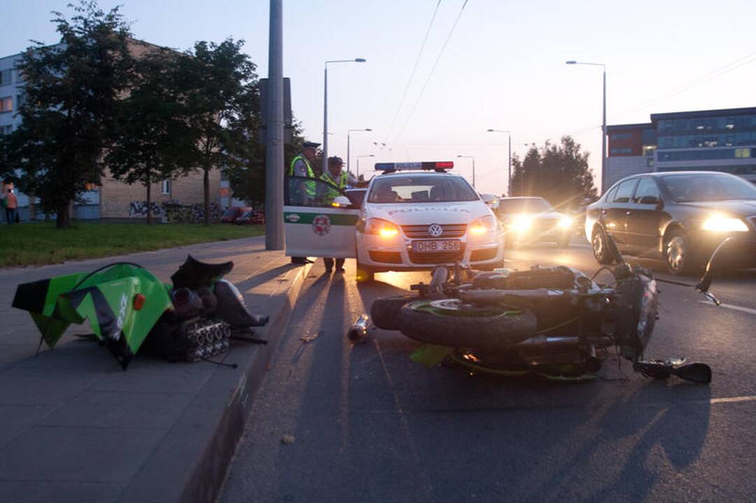 Vilniuje parblokštas kolonoje važiavęs motociklininkas