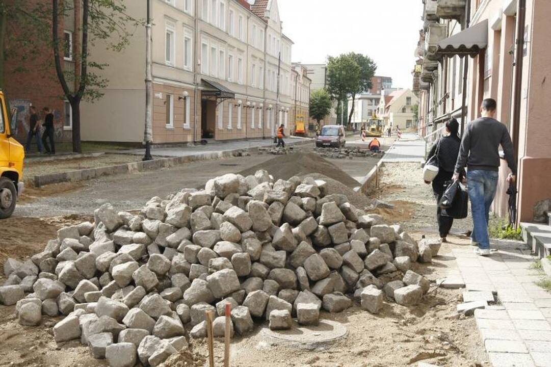 Pradėtas kloti J.Janonio gatvės grindinys