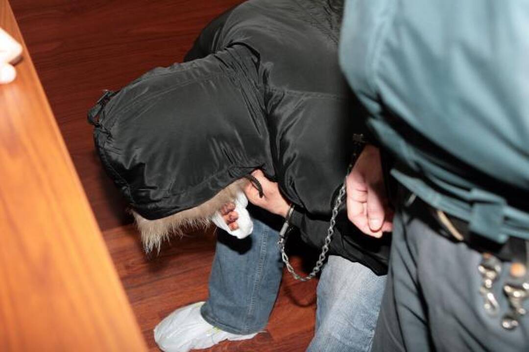 Girtas avariją sukėlęs policininkas suimtas 15 parų (papildyta)