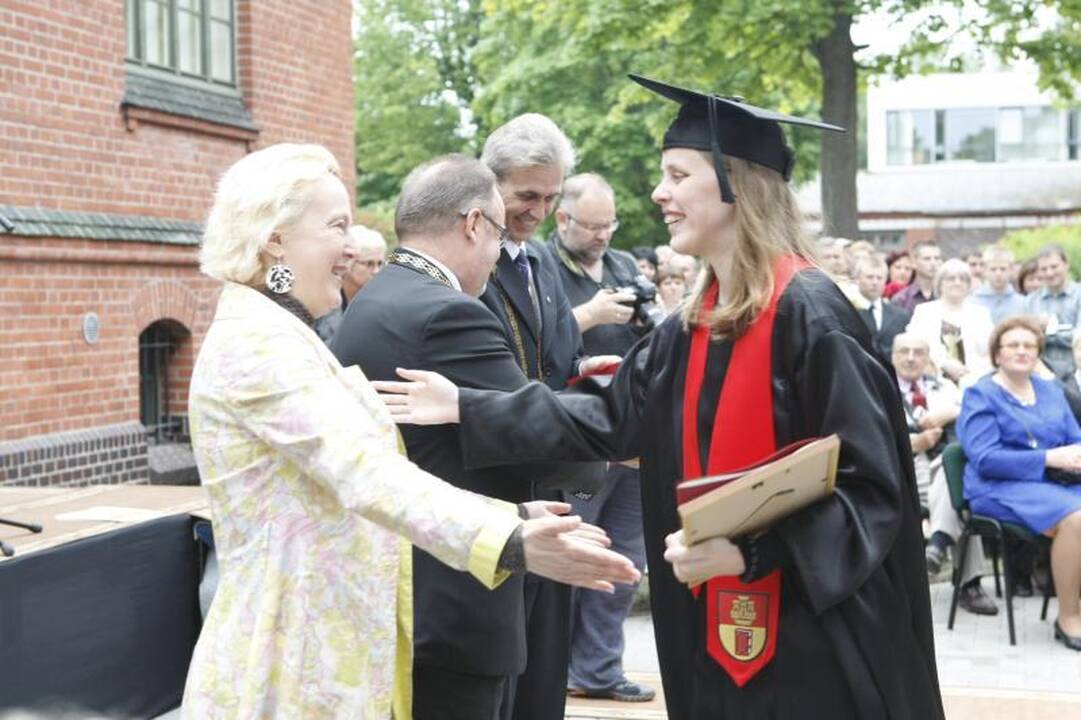 Klaipėdos universitetą papuošė nauja skulptūra