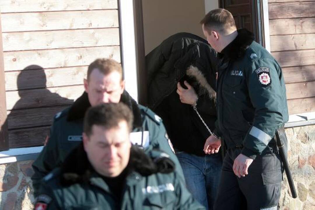 Girtas avariją sukėlęs policininkas suimtas 15 parų (papildyta)