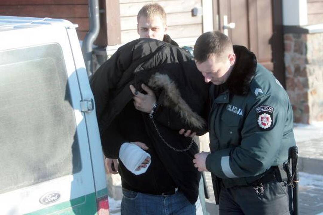 Girtas avariją sukėlęs policininkas suimtas 15 parų (papildyta)