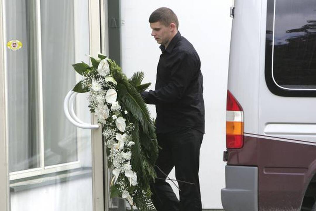 Į A.Ūso šermenis atvyko ir D.Kedžio šalininkai 