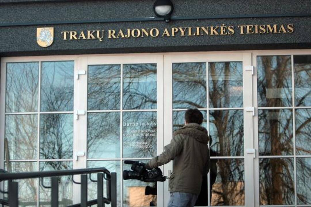 Girtas avariją sukėlęs policininkas suimtas 15 parų (papildyta)