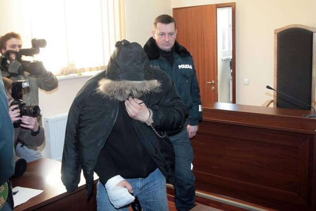 Girtas avariją sukėlęs policininkas suimtas 15 parų (papildyta)