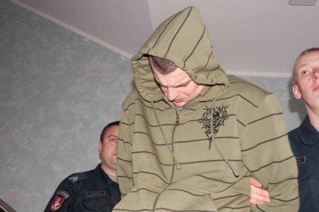 Dėl pacientės išžaginimo neįtikėtiną versiją pateikęs medikas slepia veidą 