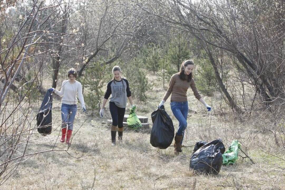 Akcijos „Darom 2012“ metu šiukšles kuopė ir iš Danės dugno